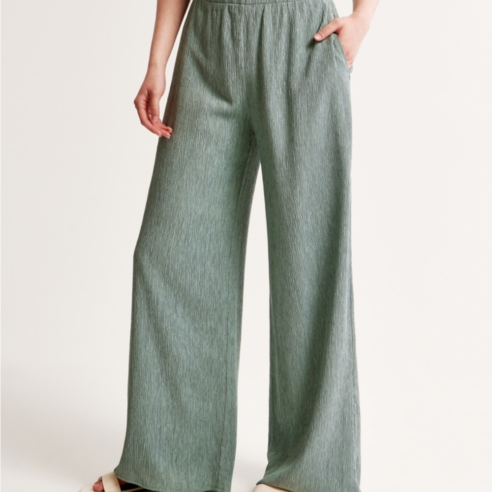 Textured Pull On Pant